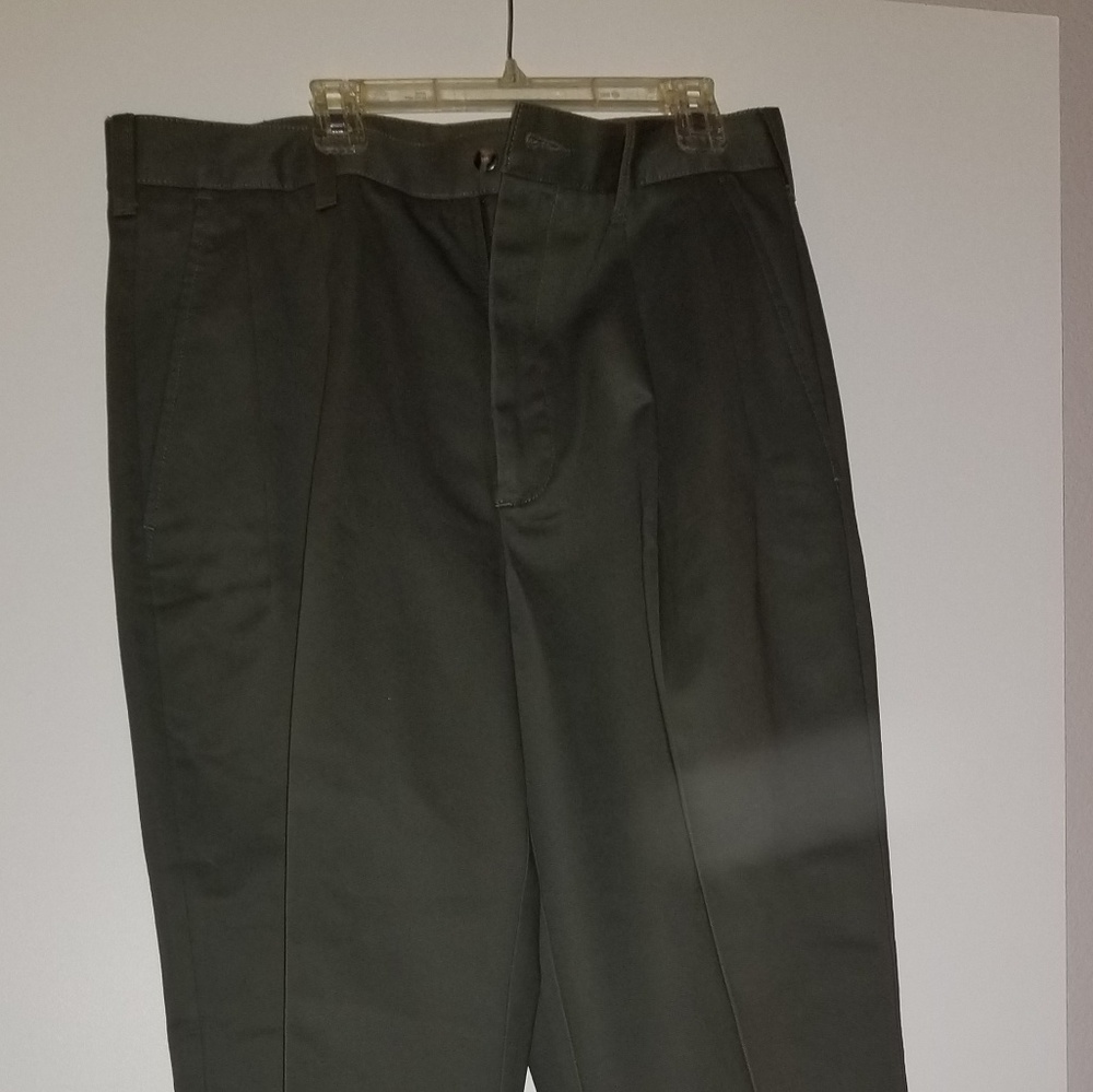 Mens Pants. Green. Like new